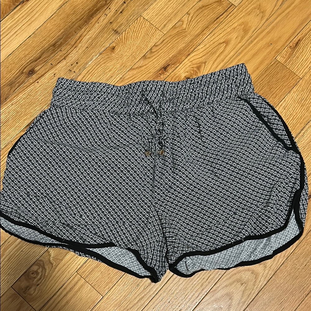 Kenar Black and White Athletic Shorts with Elastic Waistband
